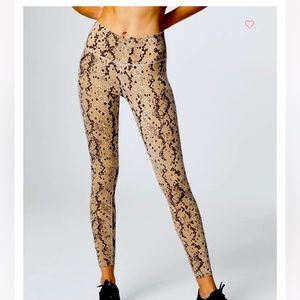VARLEY NWOT High waisted Snake Print Leggings Animal print python tan yoga